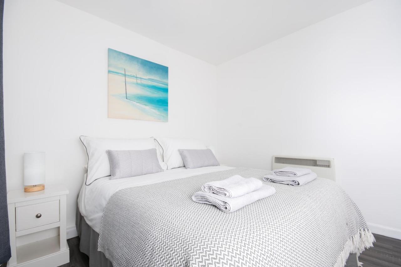 Dwellcome Home Ltd 2 Bedroom King & Double Central Apartment, Free Allocated Barrier Secured Parking Space At Rear Entrance & Fast Wifi, Ideal For Long Term Contractor, Corporate, Etc Stays, Regular Housekeeping Option - See Our Site For Assurance Aberdeen Dış mekan fotoğraf